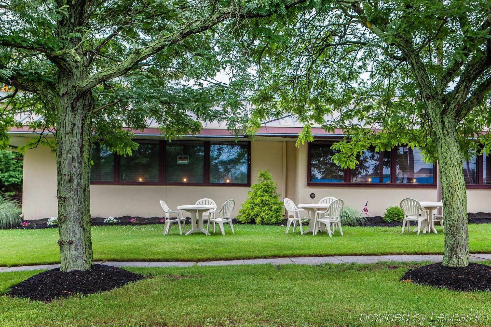 Red Roof Inn & Suites Mt Holly - Mcguire Afb Westampton Exterior foto