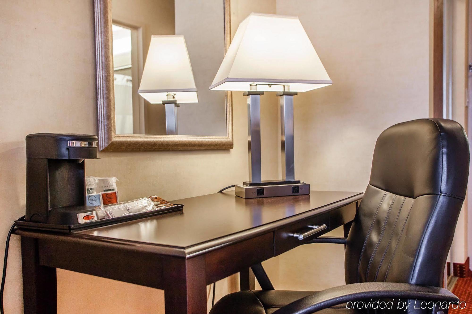 Red Roof Inn & Suites Mt Holly - Mcguire Afb Westampton Exterior foto